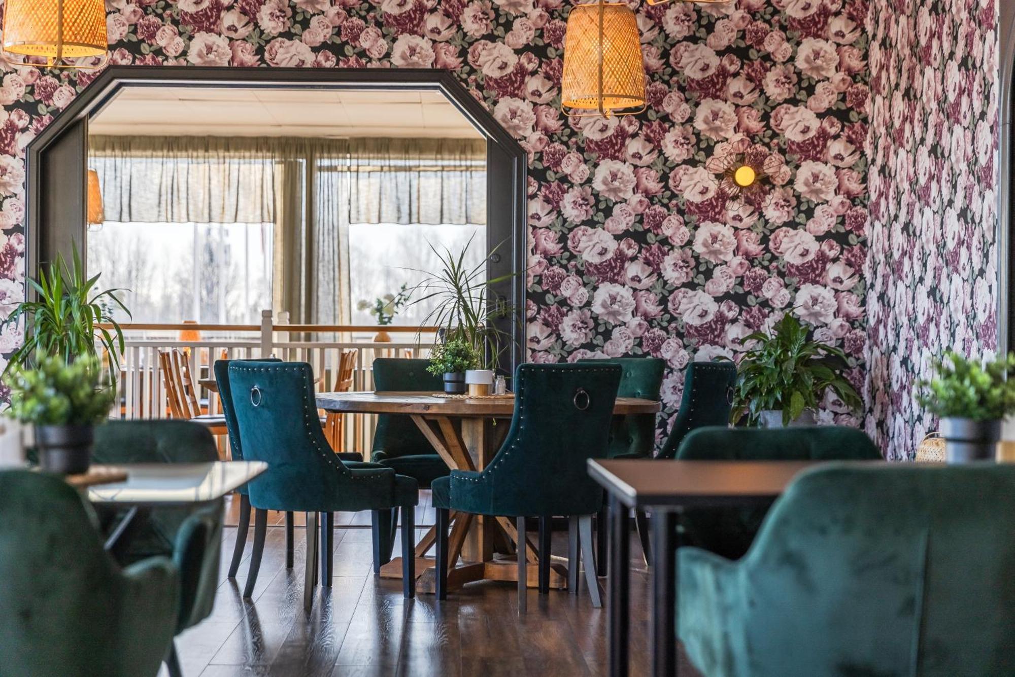 Hotell Kung Gösta Mora Exterior foto